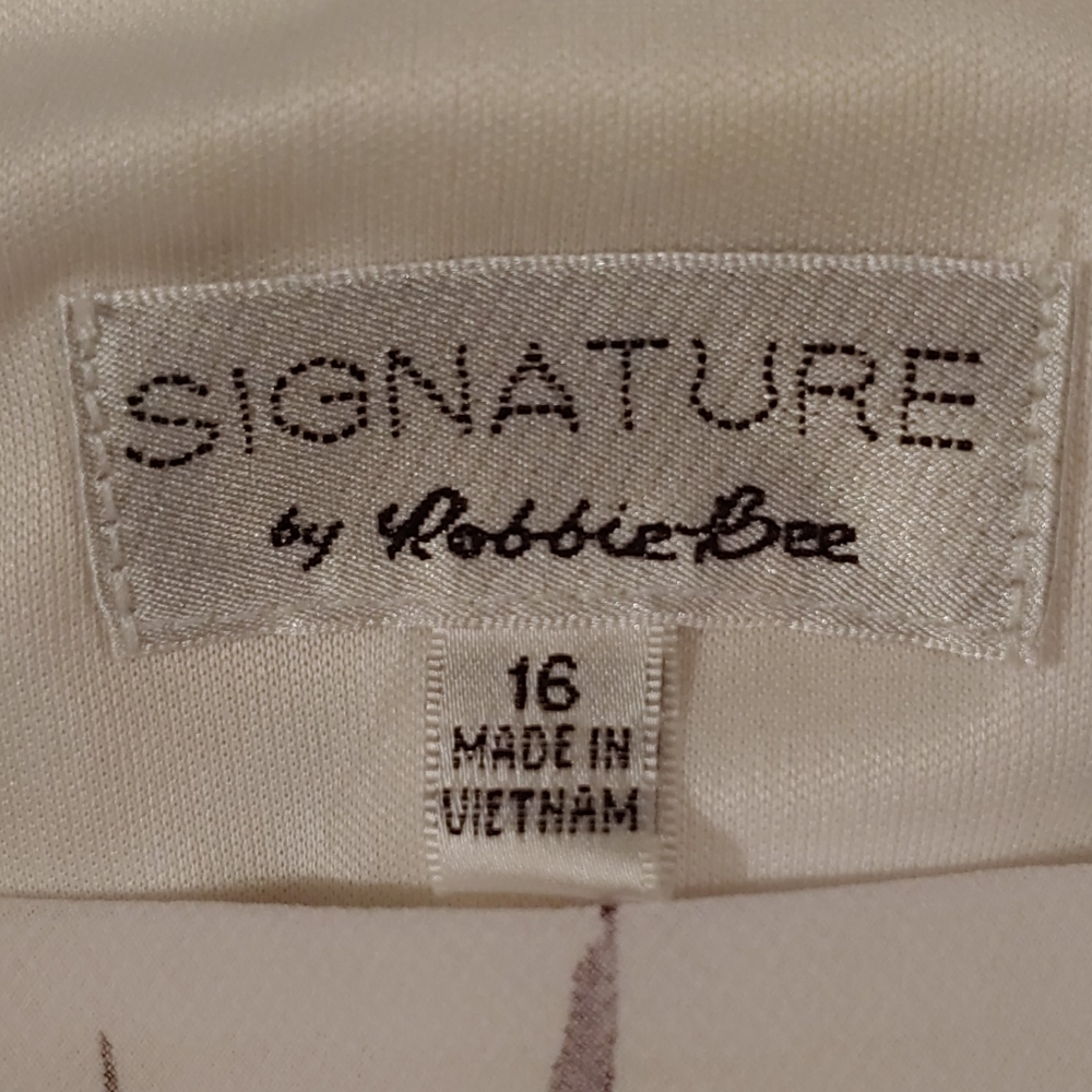 Signature by Robbie Bee - Picture 4 of 5